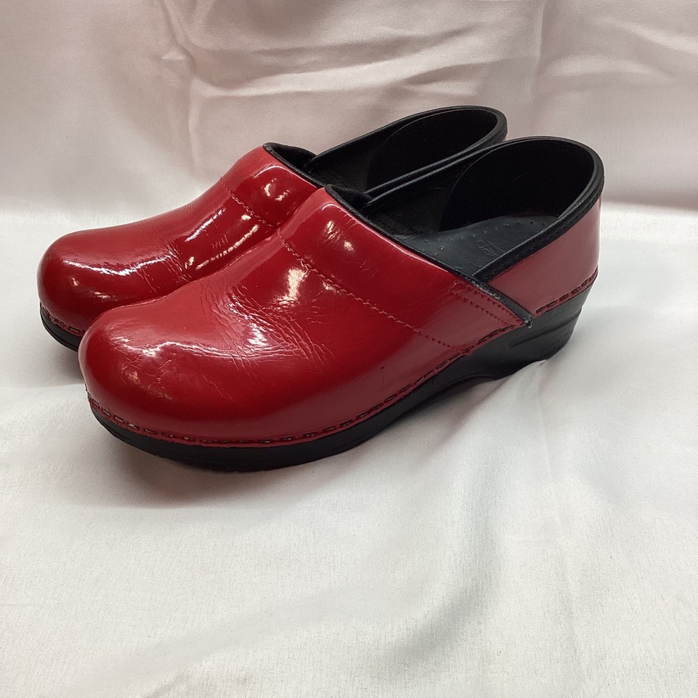 Dansko Professional Red Patent Leather Clogs Womens 37 US6.5 Classic Comfort